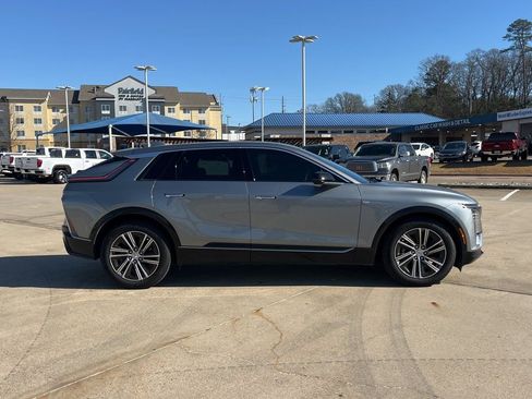 Used 2024 Cadillac Lyriq Luxury image 11