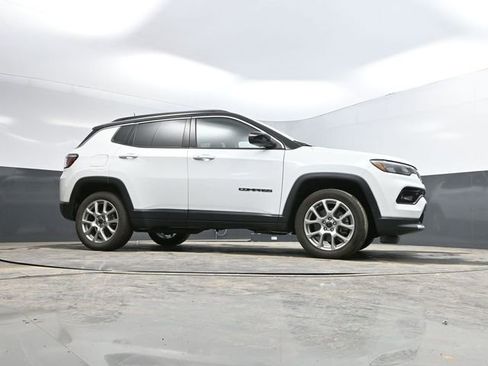 Used 2025 Jeep Compass Limited image 54