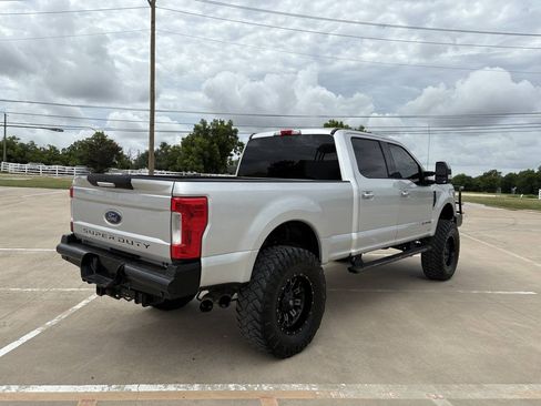 Used 2017 Ford F250 XLT w/ XLT Premium Package AWD/4WD image 4
