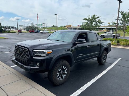Used 2020 Toyota Tacoma TRD Off-Road w/ TRD Premium Off Road Package AWD/4WD image 7