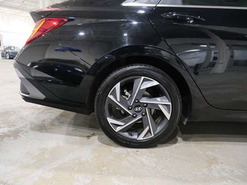 Used 2025 Hyundai Elantra SEL image 12