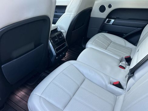Used 2019 Land Rover Range Rover Sport HSE image 11