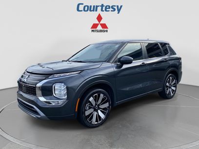 Used 2025 Mitsubishi Outlander SE