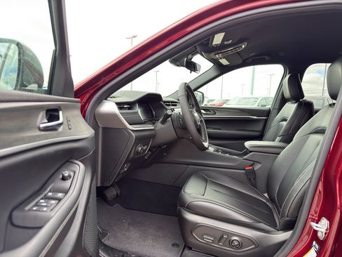 New 2025 Jeep Grand Cherokee L Limited w/ Black Appearance Package AWD/4WD image 11