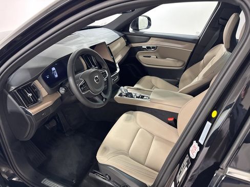 Used 2025 Volvo XC90 B6 Plus image 18