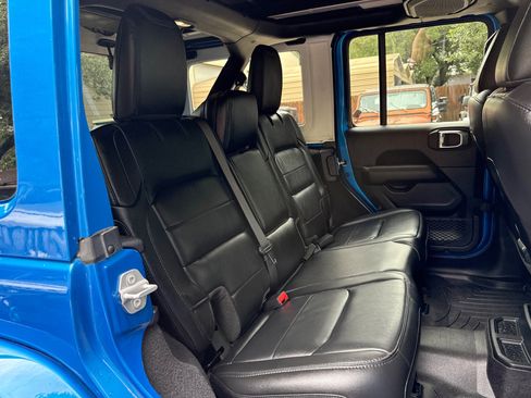 Used 2021 Jeep Wrangler Unlimited Sahara AWD/4WD image 31