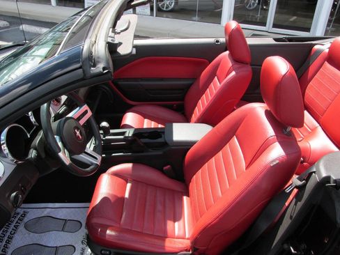 Used 2006 Ford Mustang GT Premium image 4