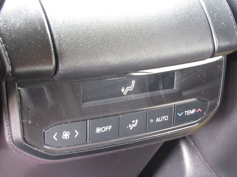 Used 2024 Toyota Highlander XSE AWD/4WD image 35