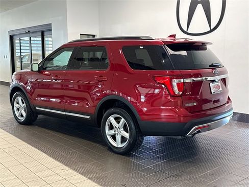 Used 2017 Ford Explorer XLT w/ Equipment Group 202A image 4