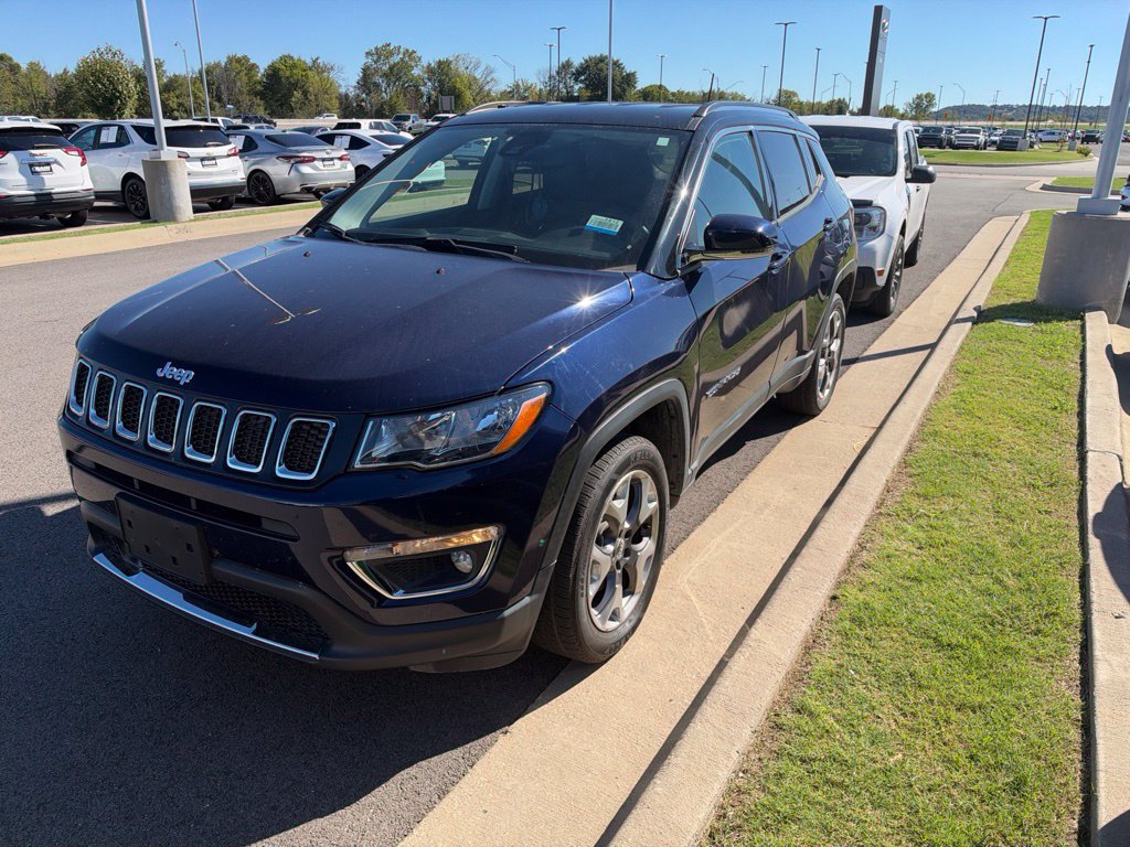 Used 2021 Jeep Compass Limited w/ Elite Interior Group AWD/4WD image 3