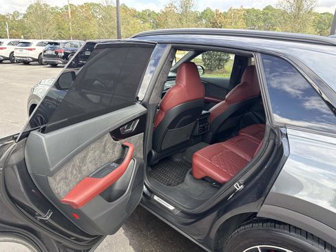 Used 2022 Audi SQ8 Prestige image 14
