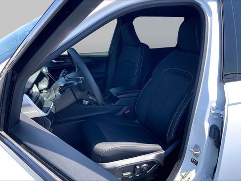 Used 2025 Jeep Grand Cherokee L Laredo w/ Luxury Tech Group I RWD image 8