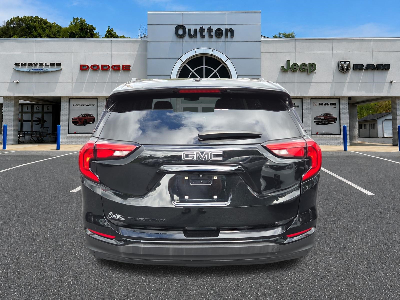 Used 2020 GMC Terrain SLT w/ Elevation Edition FWD image 5