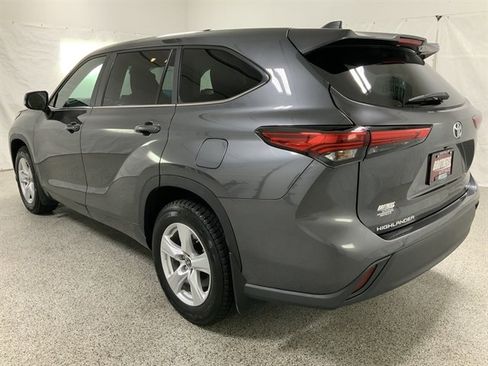 Used 2023 Toyota Highlander LE AWD/4WD image 10
