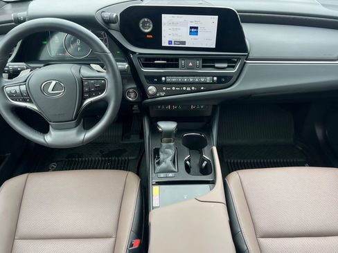 Used 2025 Lexus ES 300h w/ Premium Package image 4