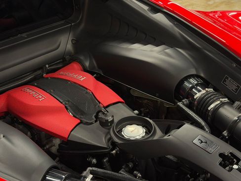 Used 2020 Ferrari F8 Tributo RWD image 30