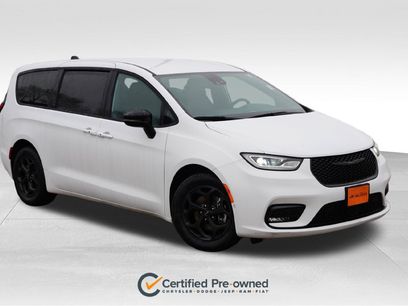 Used 2024 Chrysler Pacifica Limited