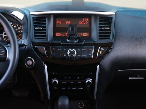 Used 2014 Nissan Pathfinder S image 37