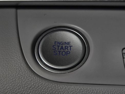 Used 2023 Hyundai Elantra Limited FWD image 34