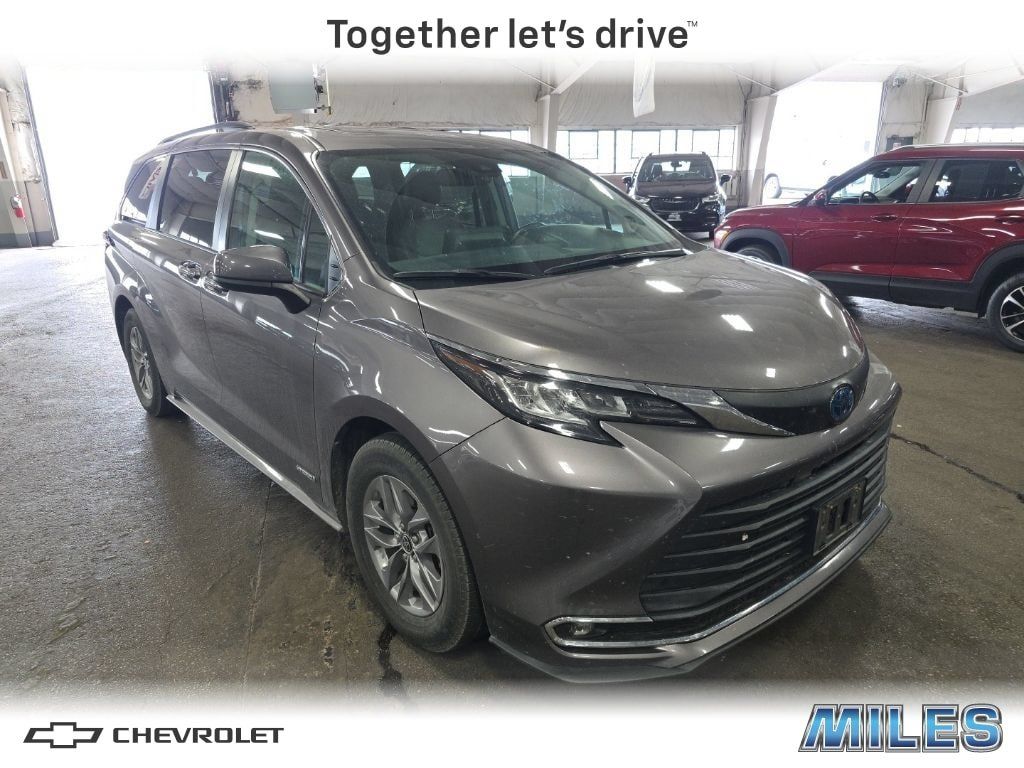 Used 2021 Toyota Sienna XLE w/ XLE Plus Package FWD image 1