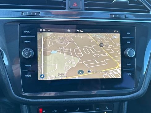 Certified 2022 Volkswagen Tiguan SEL R-Line image 27