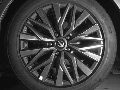 Used 2025 Nissan Altima 2.5 SV FWD image 14
