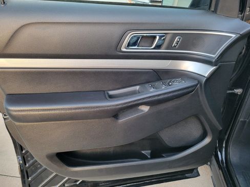 Used 2017 Ford Explorer XLT w/ Equipment Group 202A FWD image 16