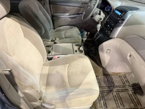 Used 2010 Toyota Sienna LE FWD image 30