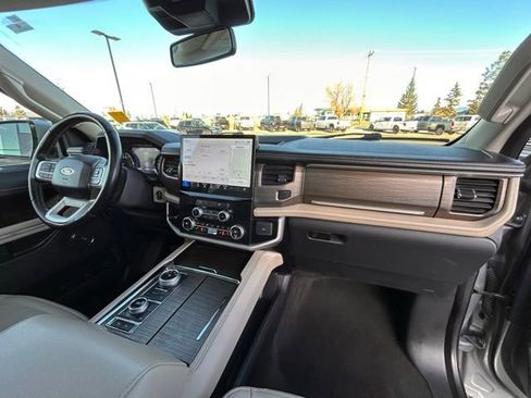 Used 2024 Ford Expedition Limited image 34