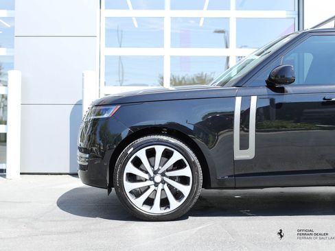 Used 2025 Land Rover Range Rover Autobiography image 3