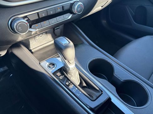 Used 2025 Nissan Altima 2.5 SV FWD image 41
