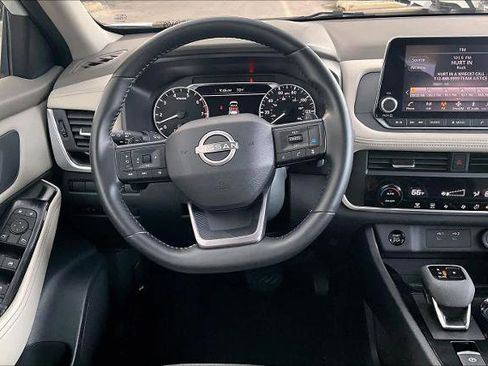 Certified 2025 Nissan Rogue SV image 6