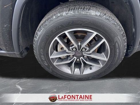 Used 2019 Jeep Grand Cherokee Limited image 31