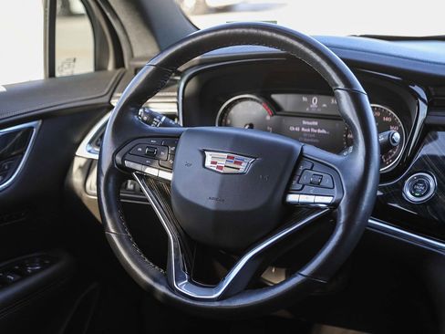 Used 2022 Cadillac XT6 Premium Luxury image 15