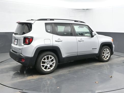 Used 2020 Jeep Renegade Latitude FWD image 3