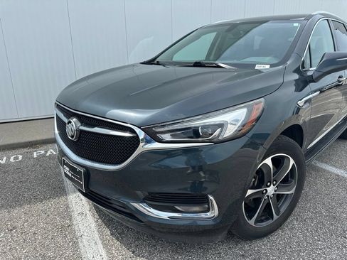 Used 2019 Buick Enclave Essence w/ LPO, Luxury Package AWD/4WD image 2