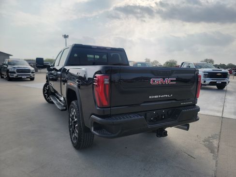 Used 2024 GMC Sierra 2500 Denali image 10