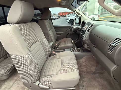 Used 2017 Nissan Frontier SV image 18