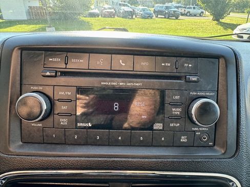 Used 2015 Dodge Grand Caravan SXT w/ UConnect Hands-Free Group image 26