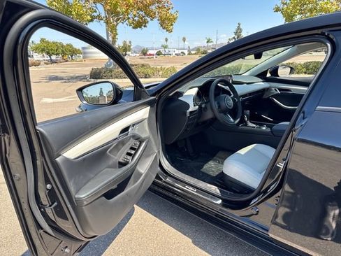 New 2025 MAZDA MAZDA3 2.5 Turbo Sedan w/Premium Plus image 27