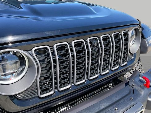 Used 2025 Jeep Wrangler Unlimited Rubicon AWD/4WD image 28