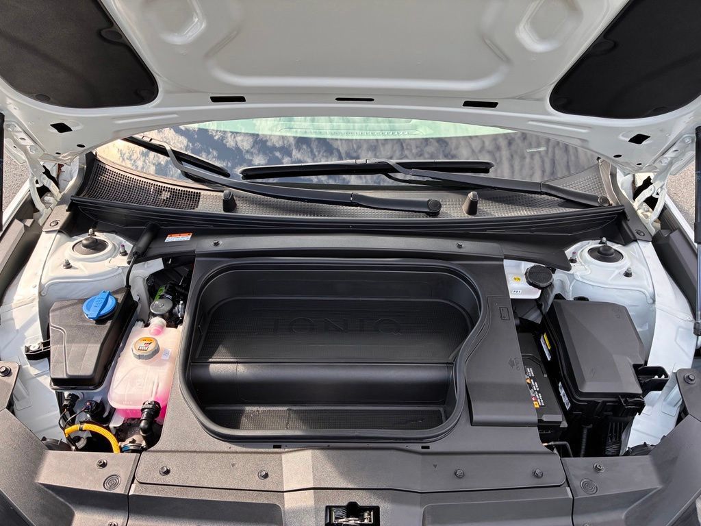Certified 2024 Hyundai Ioniq 6 SEL AWD/4WD image 9