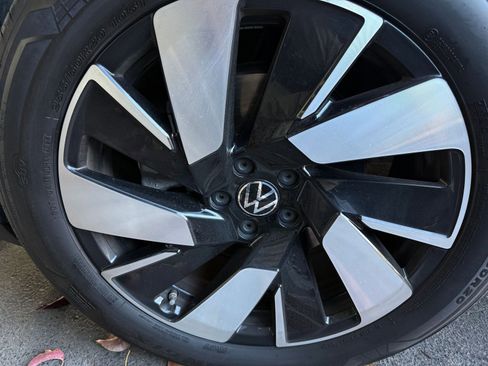 Used 2025 Volkswagen Atlas Cross Sport SE image 29