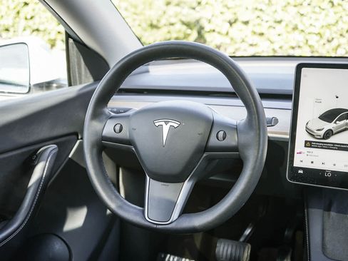 Used 2021 Tesla Model Y Long Range AWD/4WD image 14