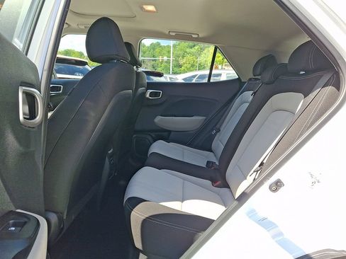 Certified 2025 Hyundai Venue SEL FWD image 10
