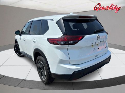 Used 2025 Nissan Rogue SV AWD/4WD image 5