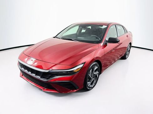 Certified 2025 Hyundai Elantra Sport FWD image 4