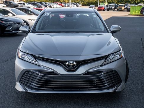 Used 2019 Toyota Camry XLE image 2
