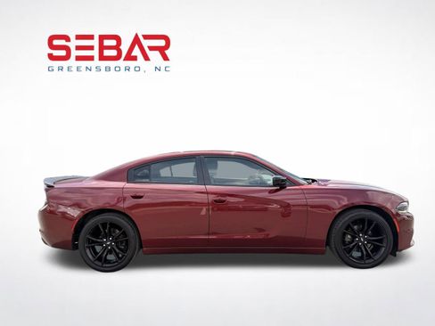 Used 2018 Dodge Charger SXT w/ Blacktop Package RWD image 5