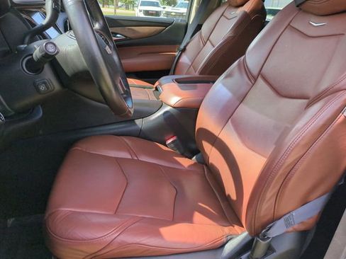 Used 2016 Cadillac Escalade Premium AWD/4WD image 11